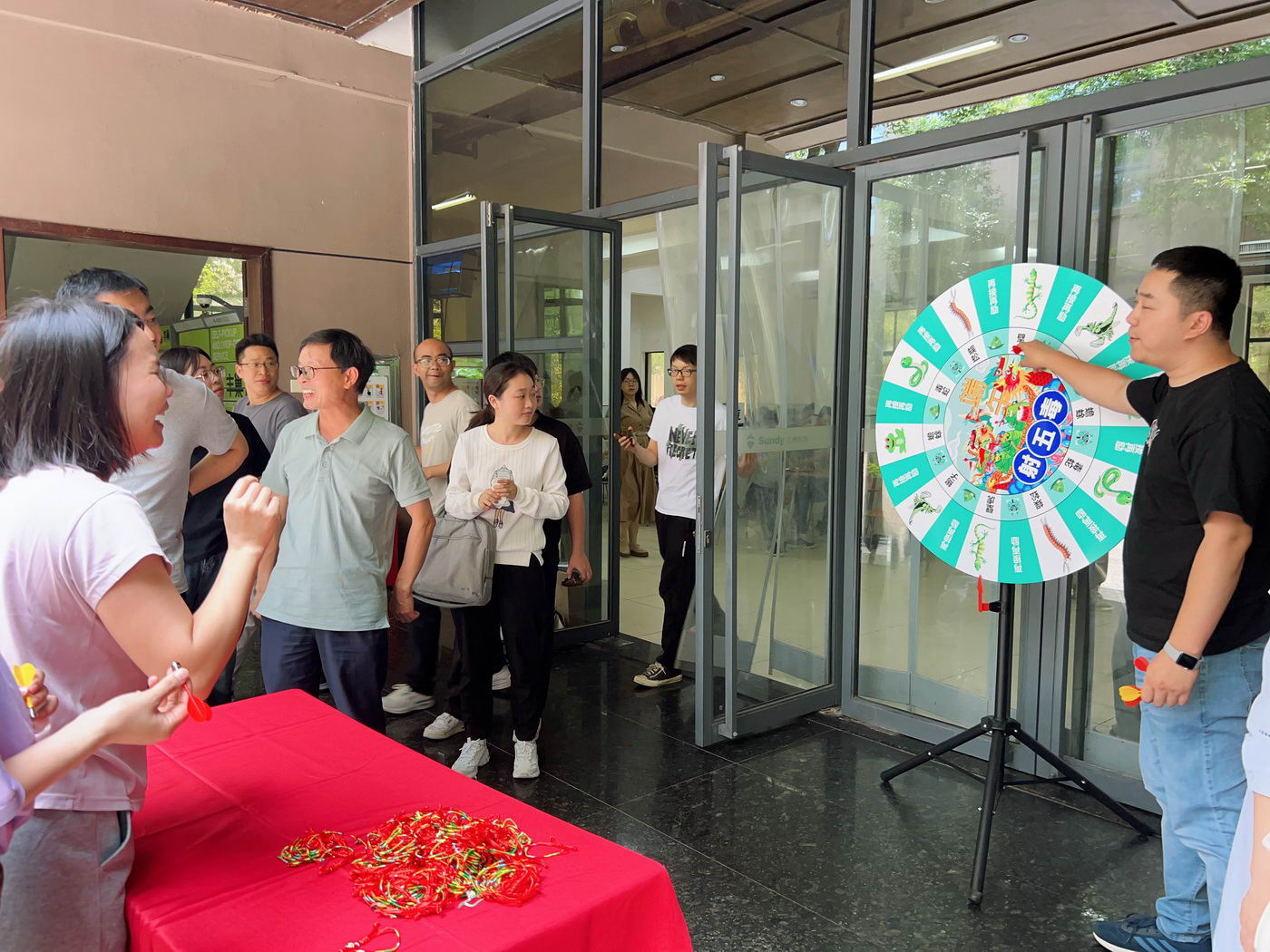 端午飞镖大挑战！靶盘上的五毒大作战，太燃了！